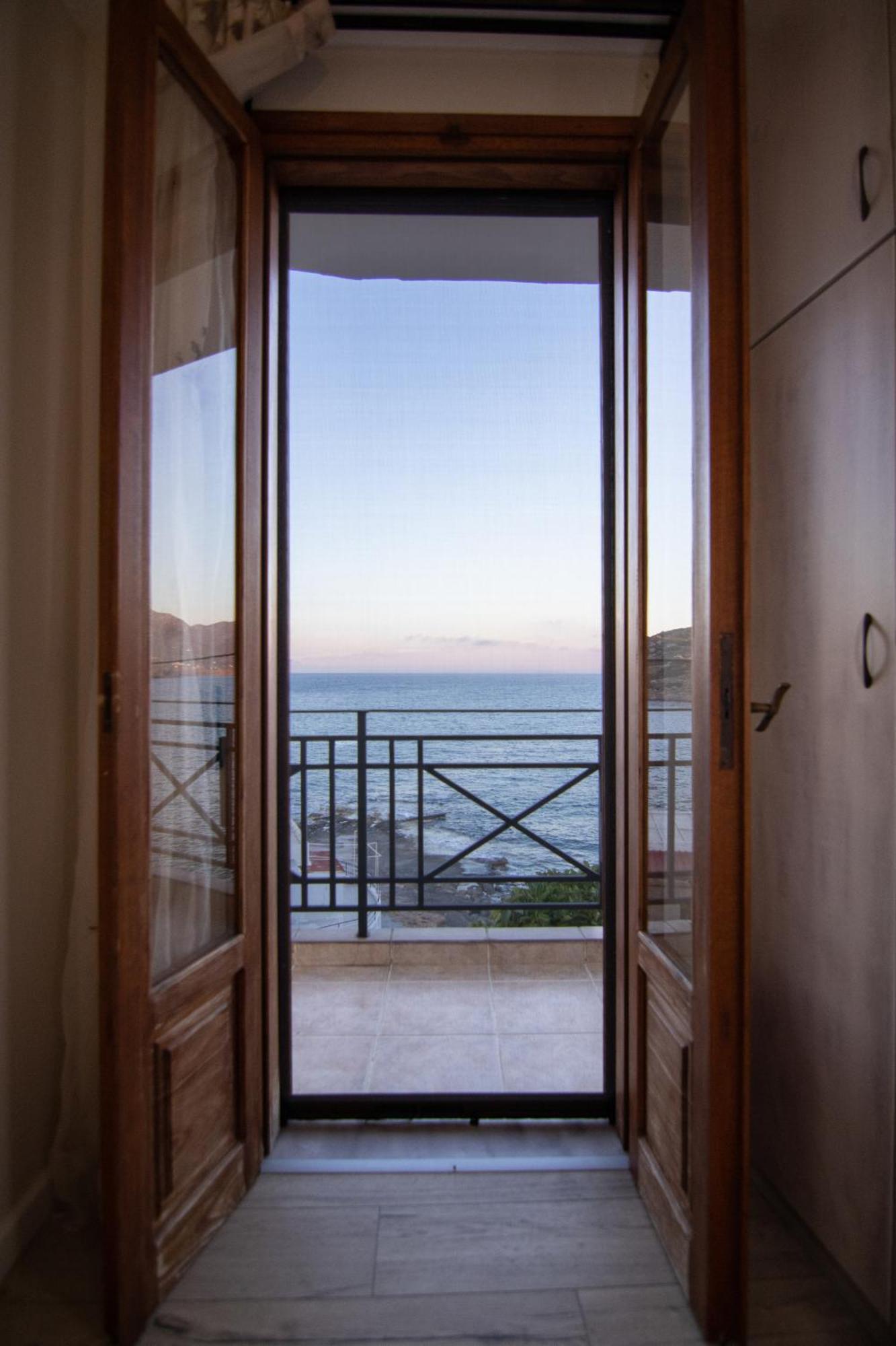The Island House - Family Size Apt - Overlooking The Aegean - 3 Steps From The Beach Mochlos Extérieur photo