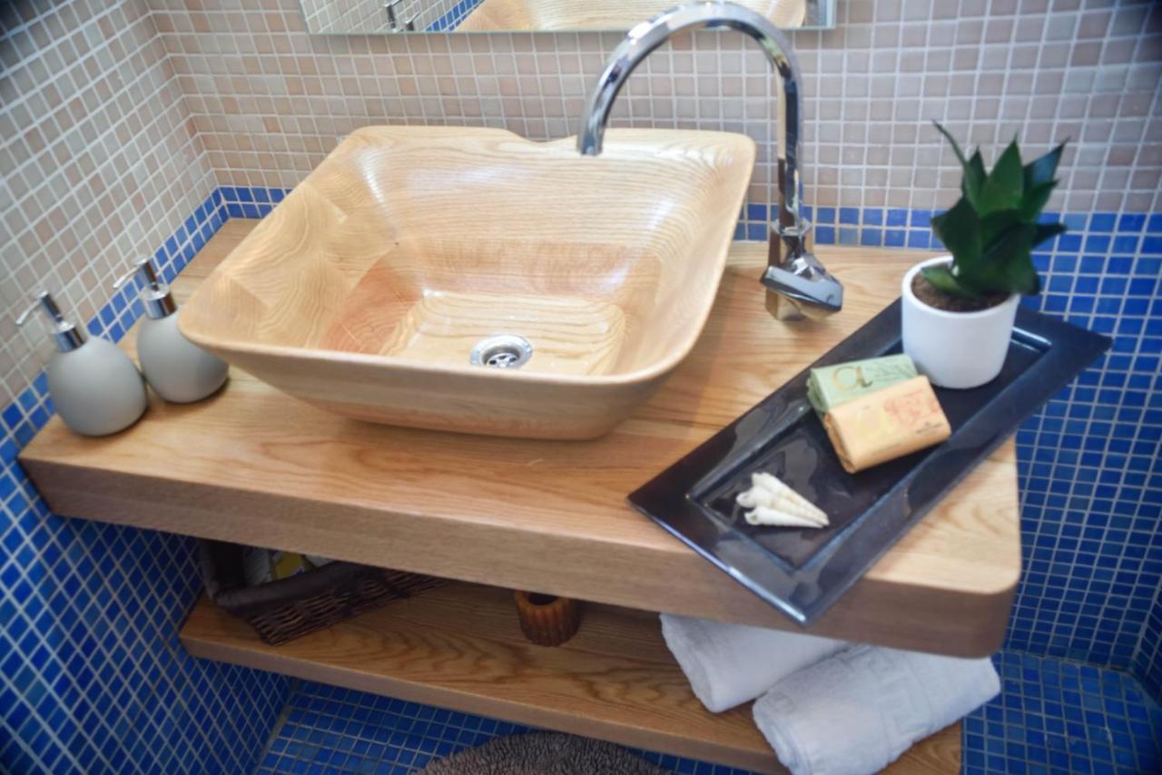 The Island House - Family Size Apt - Overlooking The Aegean - 3 Steps From The Beach Mochlos Extérieur photo